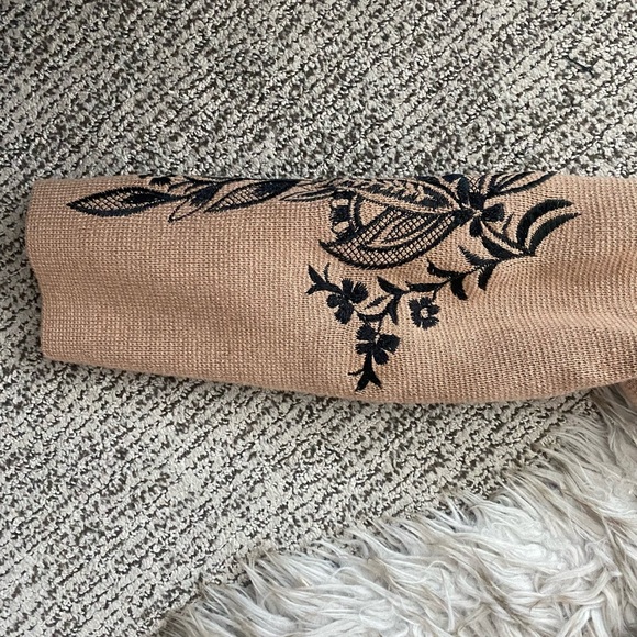 Chico's Long Camel Cardigan with Black Floral Embroidered Design EUC - Picture 7 of 12